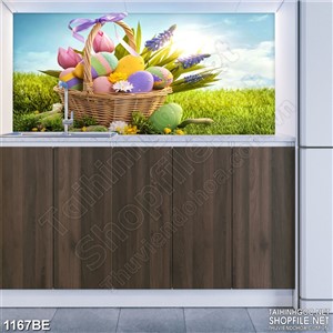 Tranh bếp những viên đá nhiều màu sắc trong giỏ