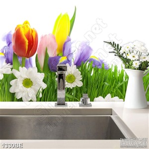Tranh vườn hoa tulip in uv bếp