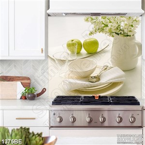 Tranh chiếc bàn ăn màu trắng treo bếp