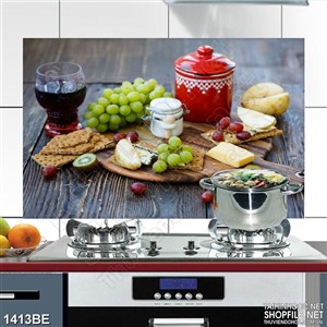 Tranh ly nến tắt lửa trên bàn ăn treo bếp