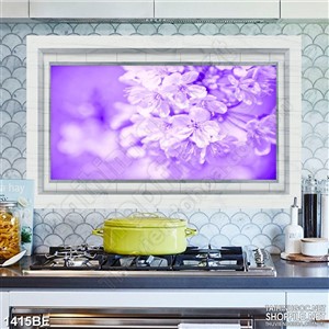 Tranh nhành hoa trên màn trời tím treo bếp