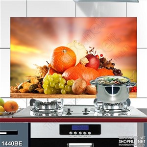 Tranh ánh nắng le lói trên bàn trái cây treo bếp