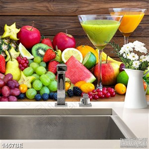 Tranh ly nước trái cây xay treo bếp