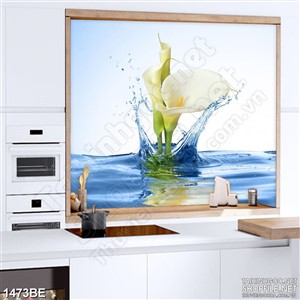 Tranh bông hoa trắng trên mặt nước tin bếp