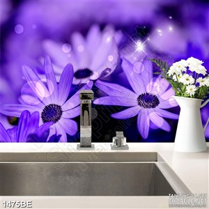 Tranh những bông hoa tím trong đêm treo bếp