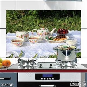 Tranh bữa ăn ngoài trời treo bếp