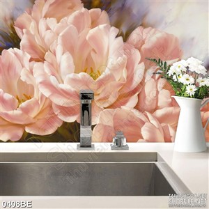 Tranh những đóa hoa nở rộ trên tường bếp