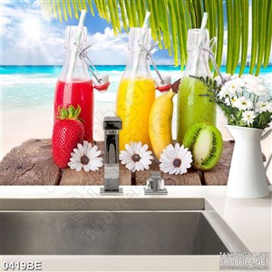 Tranh treo bếp những chai nước ép thơm ngon