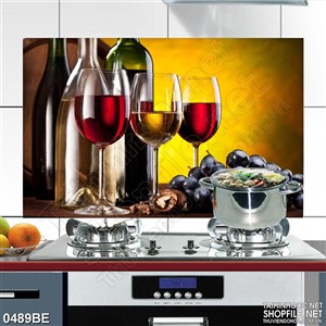 Tranh những ly rượu nho thơm ngon in bếp
