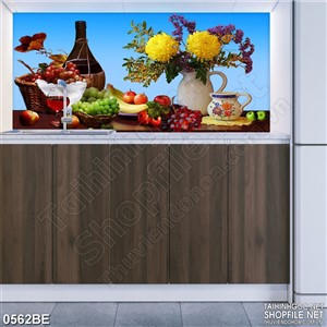 Tranh bình hoa cúc trên bàn ăn treo bếp