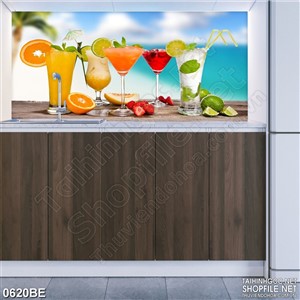 Tranh bếp những ly nước ép trái cây thơm ngon