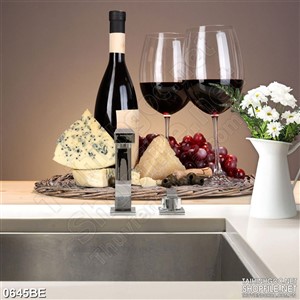 Tranh rượu vang vị nho tươi treo tường bếp