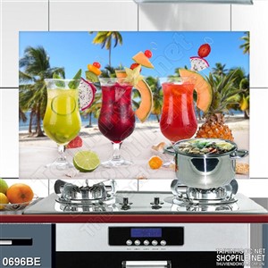 Tranh những ly nước ép trái cây thơm treo bếp