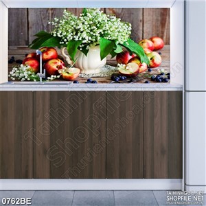 Tranh in uv bếp bình hoa trên bàn ăn