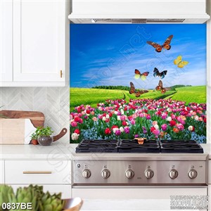 Tranh in uv bếp đàn bướm trền đồng hoa