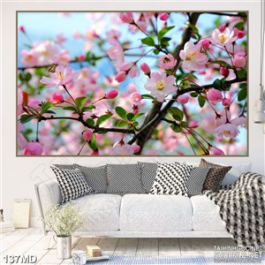 Tranh in uv cành đào khoe sắc giữa trời xanh