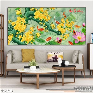 Tranh cành mai vàng nở rộ bên hồ cá koi in uv