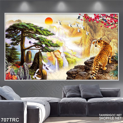 PSD tranh hổ thần bên đàn hạc trắng in gạch men