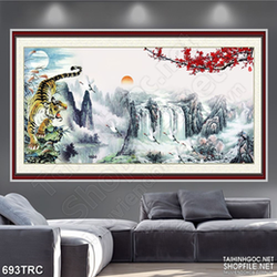 Tranh psd hổ gầm trên đỉnh núi cao in gạch men