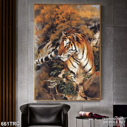 Tranh hổ thần cô đơn trong rừng lá úa nghệ thuật