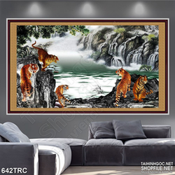Tranh ngũ hổ bên vách đá trên sông in uv