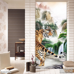 Tranh nghệ thuật hổ thần săn mồi trên đỉnh núi