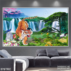 PSD tranh hổ mẹ săn mồi trong rừng xanh trang trí