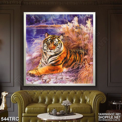 Tranh in canvas hổ uy bên rừng bông lau