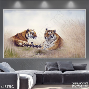 Tranh in uv song hổ nằm trên đồng cỏ khô