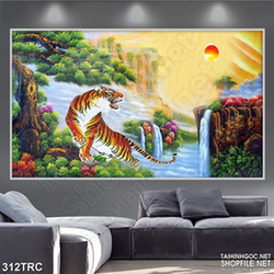 Tranh hổ in uv chú tể rừng xanh bên ngọn thác