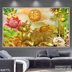 Tranh in uv trâu đúc vàng bên hồ sen giả ngọc
