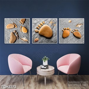 Tranh ghép nghệ thuật những bàn chân in dấu trên bãi cát