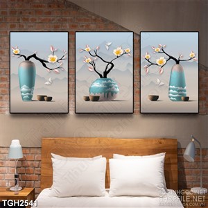 Tranh ghép trang trí cành hoa anh đào trong bình gốm xanh