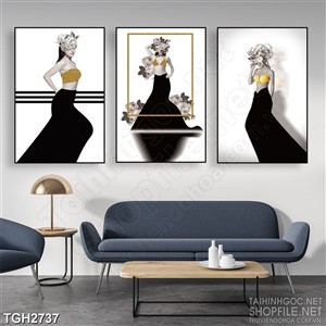 Tranh ghép nghệ thuật những cô nàng gợi cảm bên bông hoa