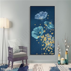 Tranh ghép trang trí bông hoa khoe sắc bên đàn bướm đêm