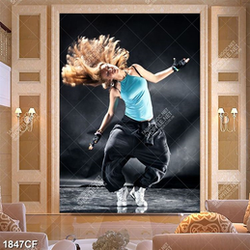 Tranh nữ vũ công nhảy hip hop
