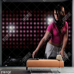 Tranh nữ DJ xinh đẹp