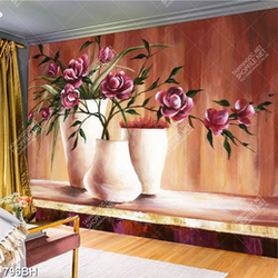 Tranh bình hoa psd những bông hoa tím bên bức tường gỗ