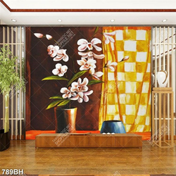 Tranh bình hoa in uv những cành hoa lan bên bức rèm cửa