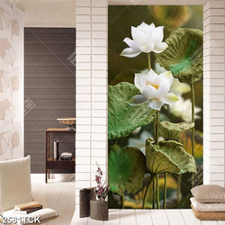 Tranh trang trí những bông hoa sen trong hồ cá chép