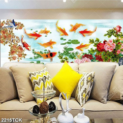 Tranh in uv chú chim ri bay lượn trên hồ cá chép vàng Tranh in uv chú chim ri bay lượn trên hồ cá chép vàng