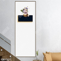 Tranh họa tiết và bình hoa in cửa