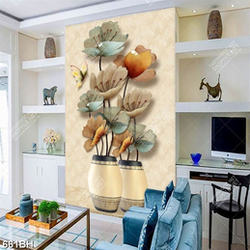 Tranh bình hoa lụa khoe sắc trên chiếc bàn nhỏ dán tường