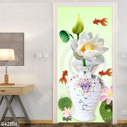 Tranh bình hoa sen trắng bên đàn cá sim betta vàng in canvas