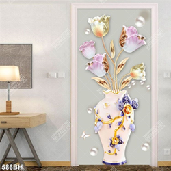 Tranh bình hoa màu tím bên những bình gốm treo tường