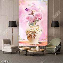 Tranh bình hoa in uv bông hoa màu hồng bên chú bướm