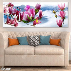 Tranh hoa mộc lan trên núi in kính bếp