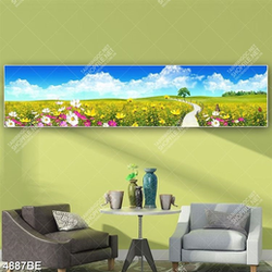 Tranh cánh đồng cỏ và hoa in kính bếp