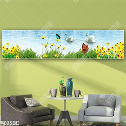 Tranh hoa và thiên nga in kính bếp