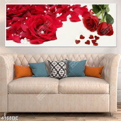 Tranh cánh hoa hồng đỏ in kính bếp